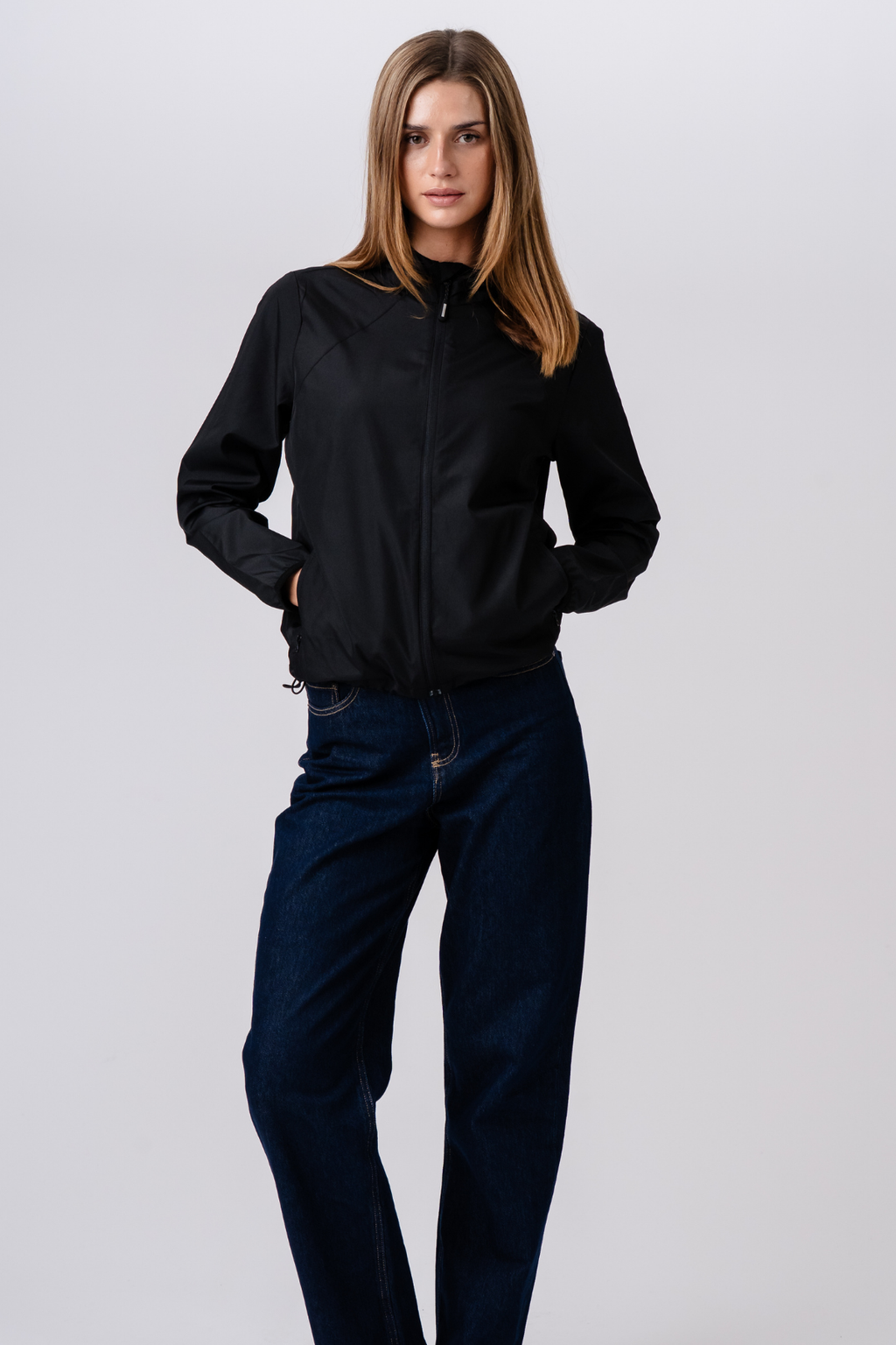 Victoria Windbreaker - musta