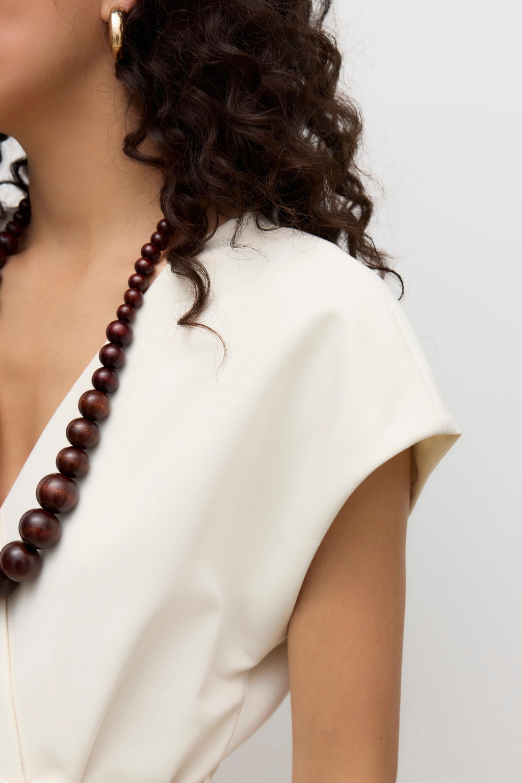 Vannah V-kaula-aukkoinen Midi-liivi - koivu