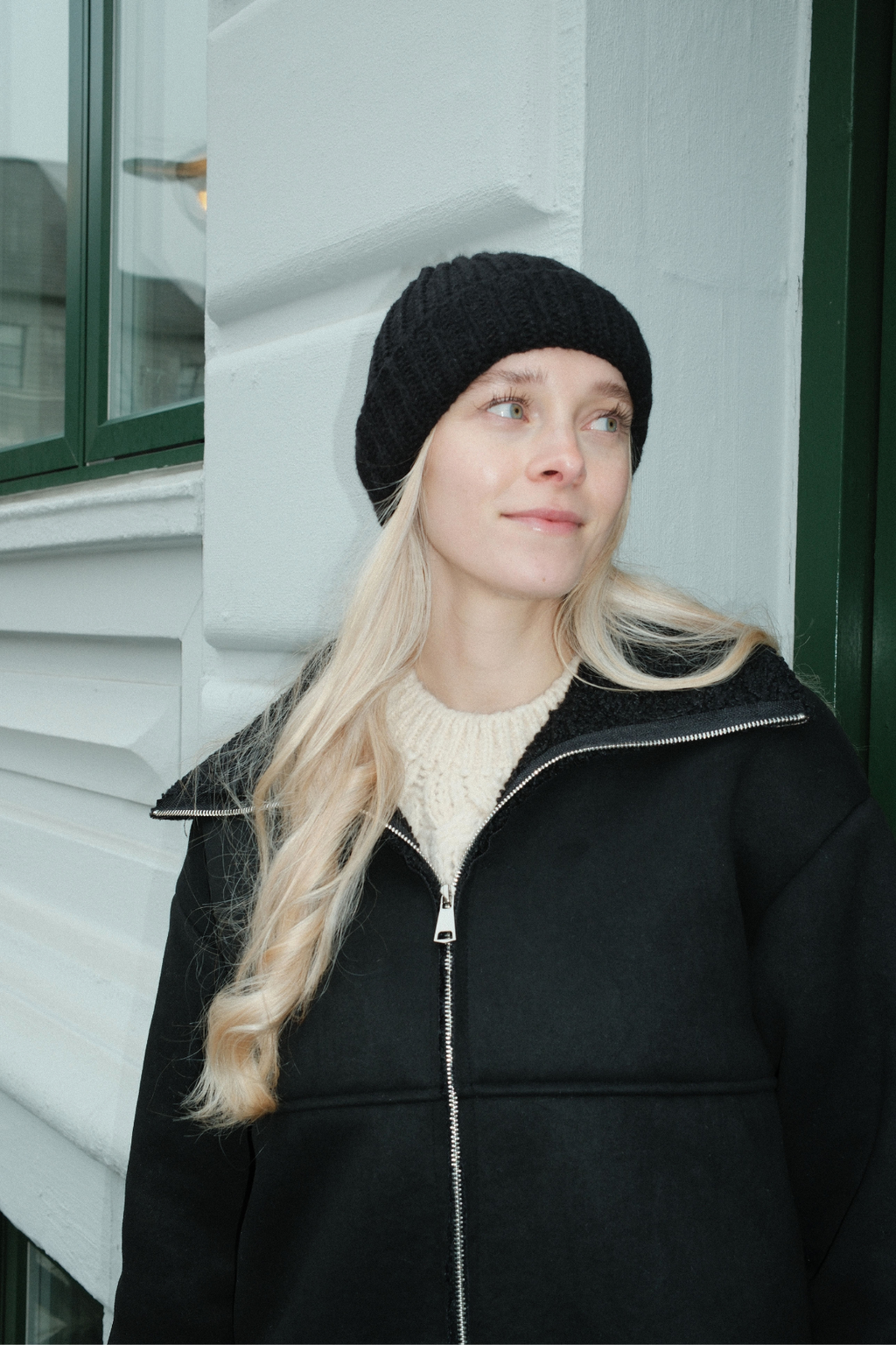 Ribbed Beanie - Musta