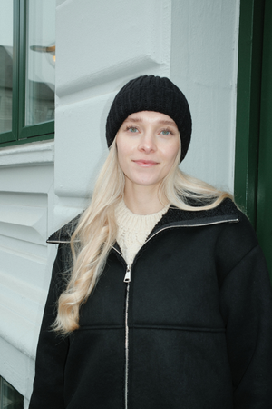 Ribbed Beanie - Musta