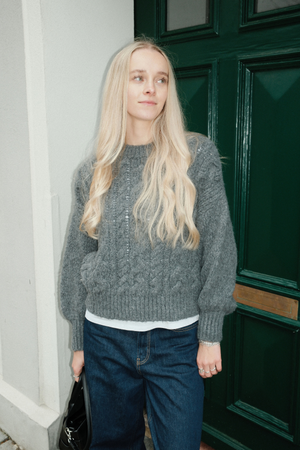 Emma Cable Knit - Keskiharmaa