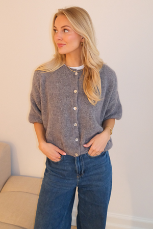 Mary lyhythihainen neule - harmaa