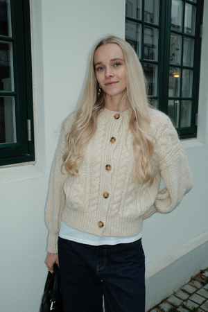 Pohjaneule - valkoinen