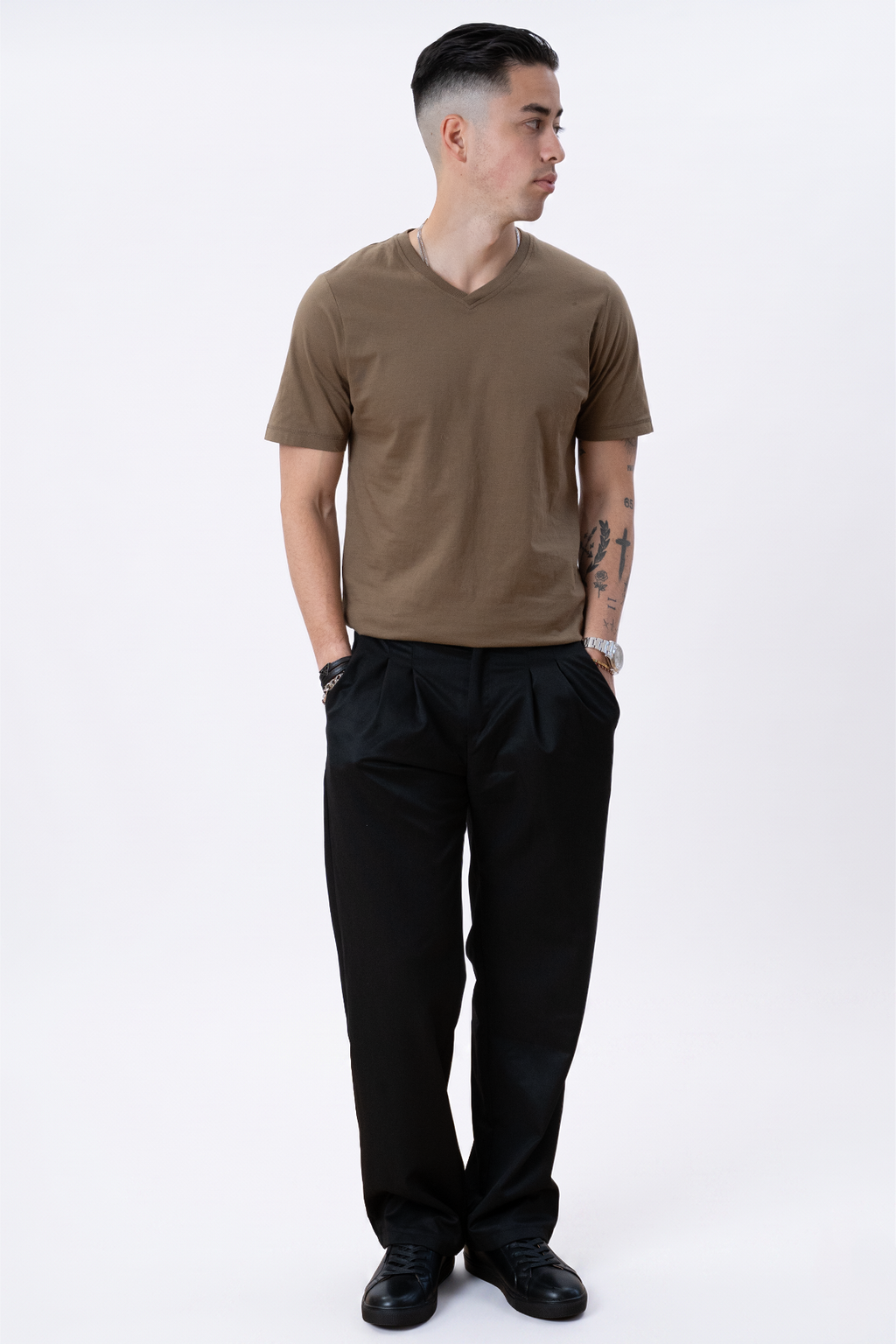 Basic V-kaula-aukkoinen t-paita - Olive