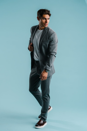 The Original Performance Suit™️ (Tummanharmaa) - Pakkauskauppa