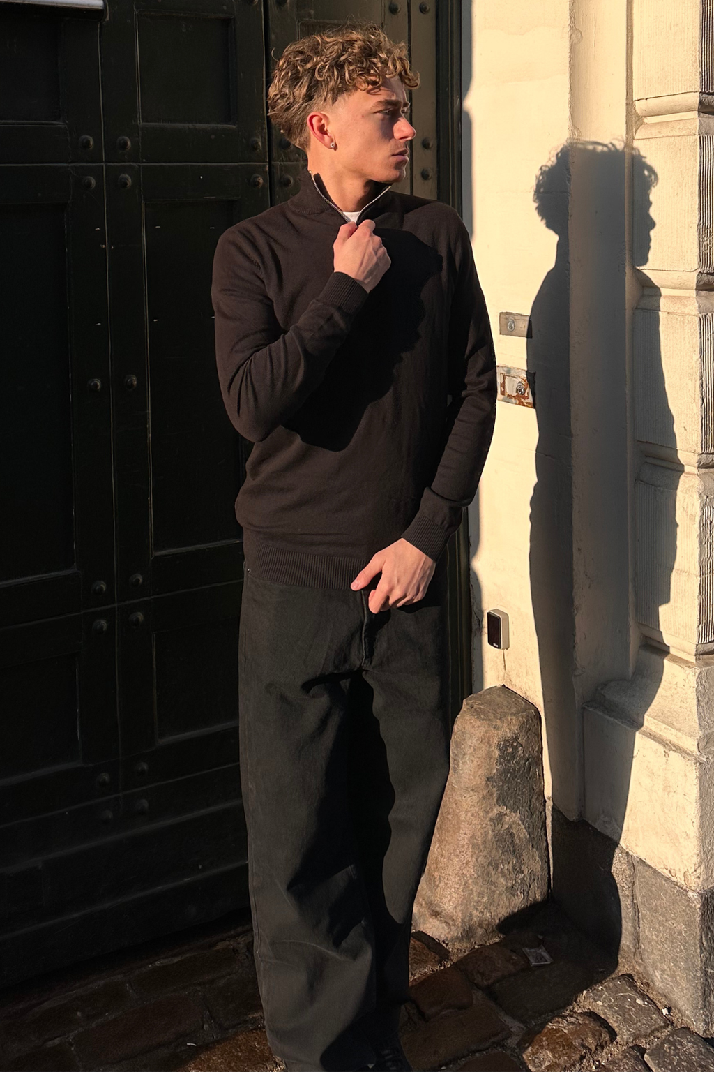 Puoliksi vetoketjullinen villapaita - musta