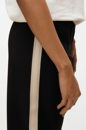 Berliinin MW Wide Panel Pant - Musta