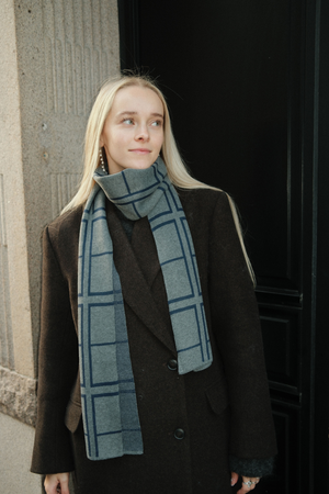 Huivi - Navy Long Grid