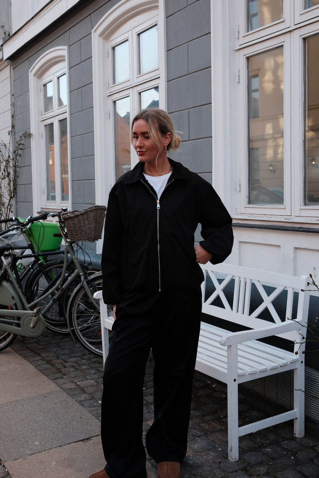 Ines lyhyt takki - musta