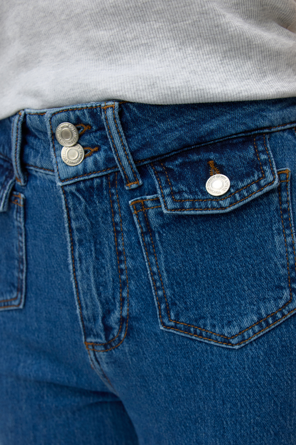 Tessa -leveät tasku -farkut - Keskimääräinen sininen farkku