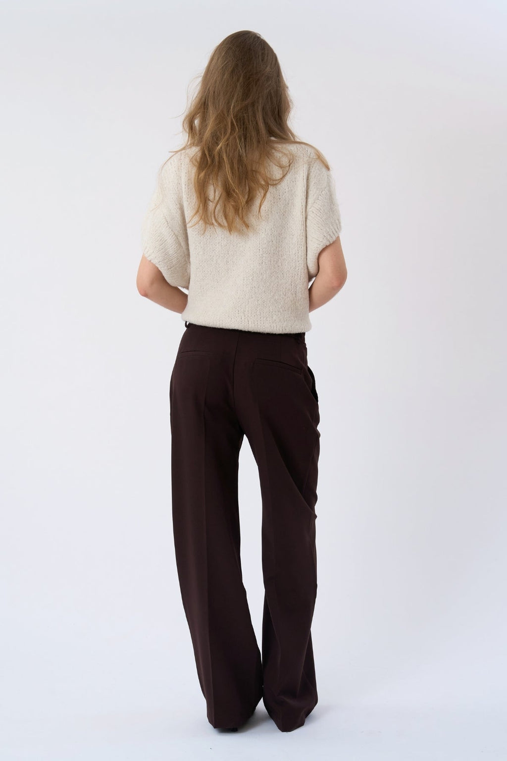 Chloe lyhythihainen neule - luonnonvalkoinen