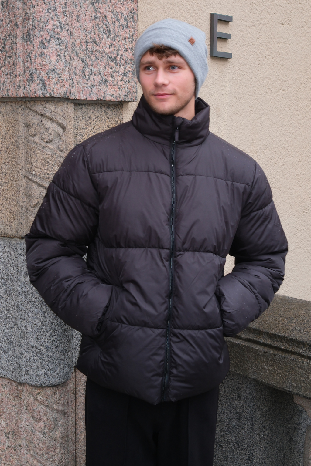 Charlie Beanie - tummanharmaa