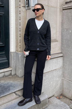 Neulottu neuletakki - tummanharmaa melange