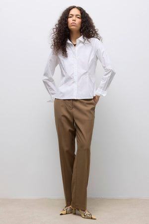 Ums v -kaula -paita - kirkkaan valkoinen