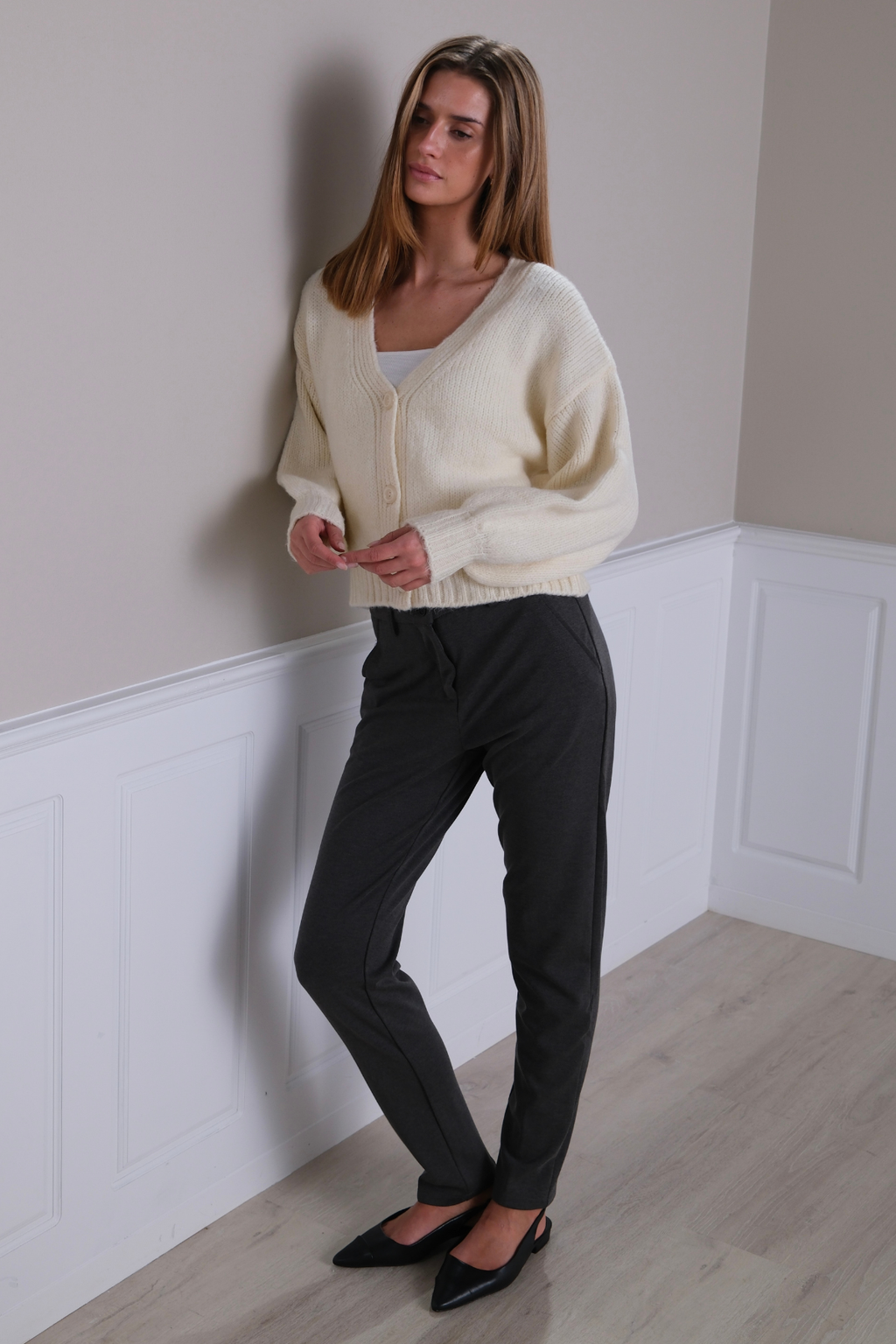 V-kaula-aukkoinen neuletakki - Ecru