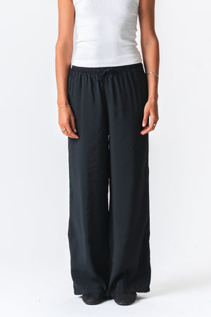 Mia Pants + Mia -paita (musta) - paketti sopimus