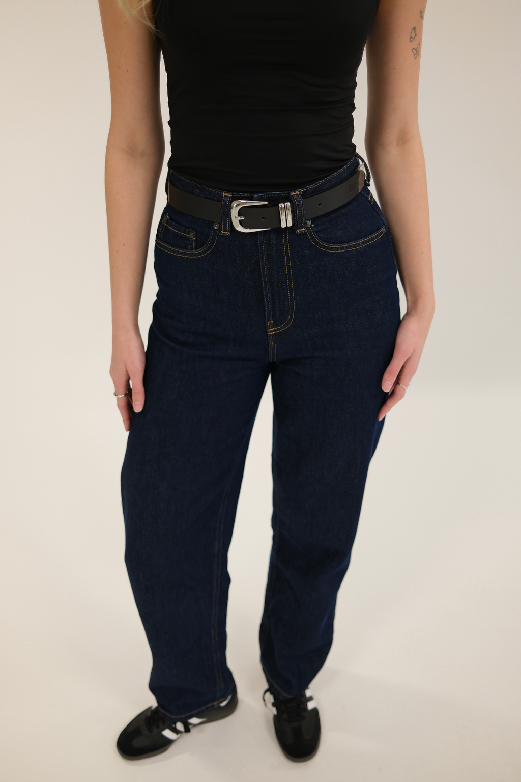 Emily Belt - Musta