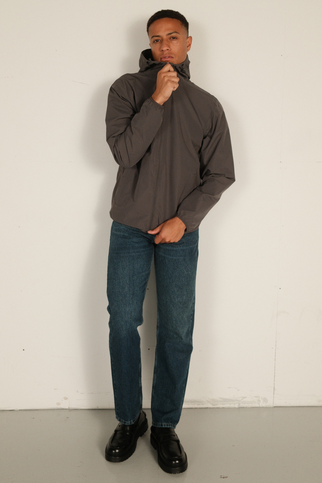 Windbreaker - tummanharmaa