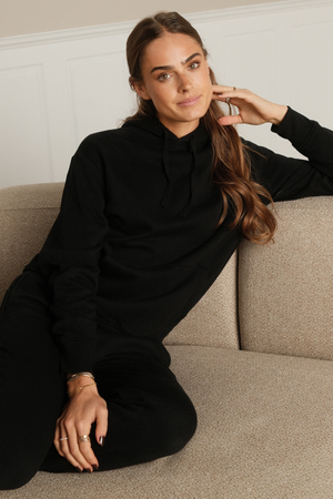 Essential-huppari - musta