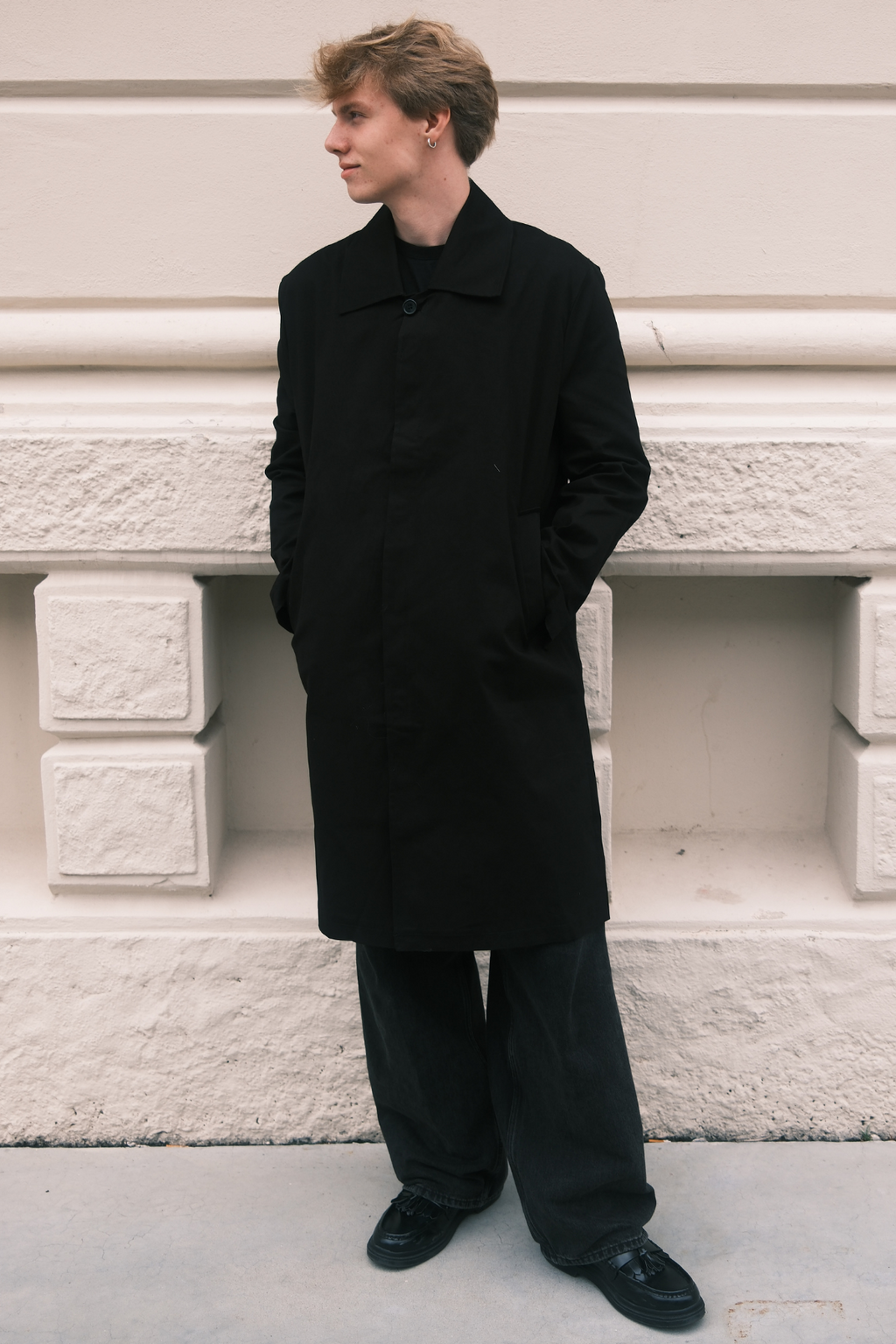 Philip Trenchcoat - musta