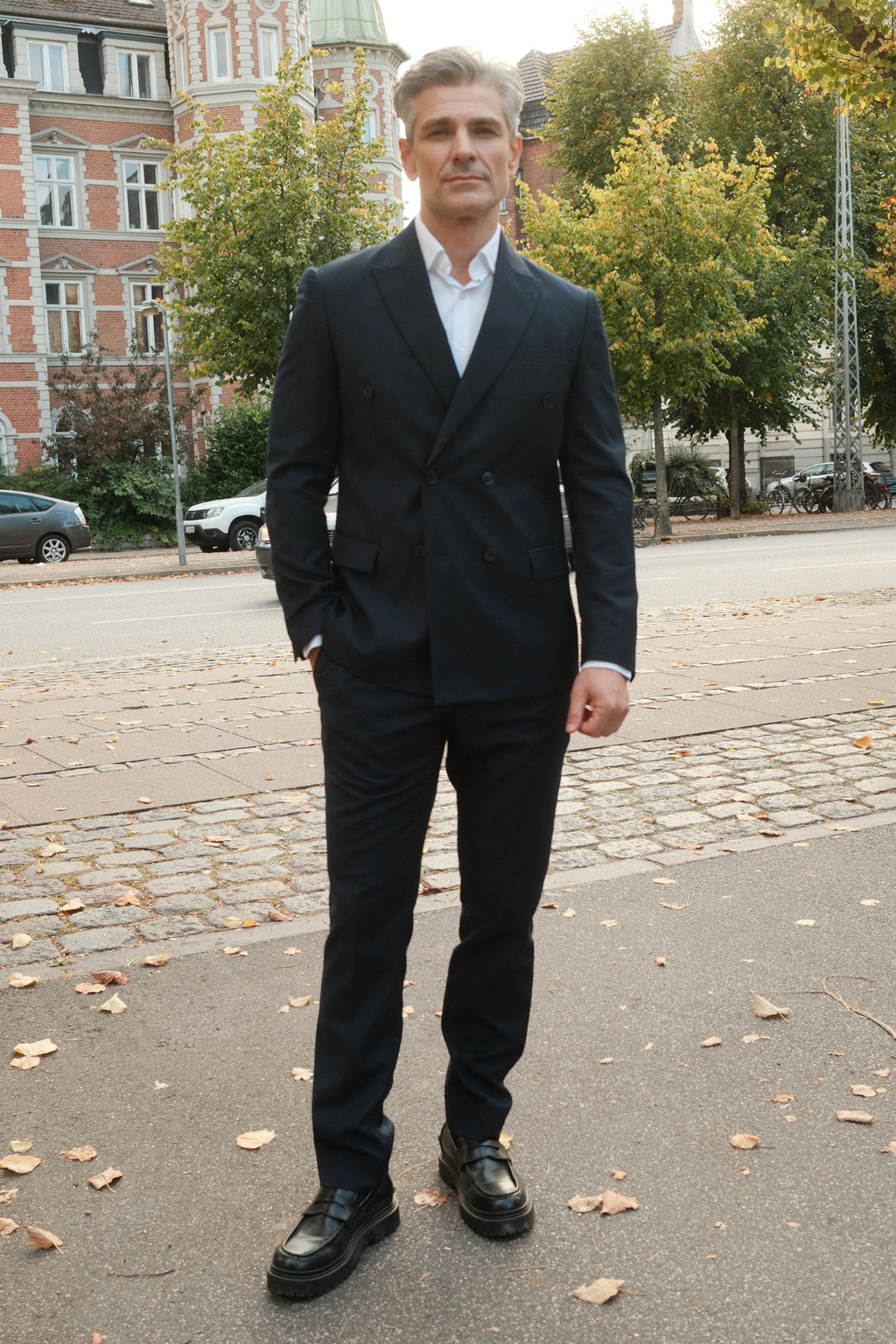 Premium Kaksirivinen puku (musta)