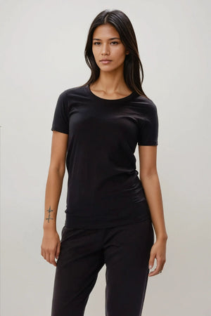 Asennettu t -paita - musta