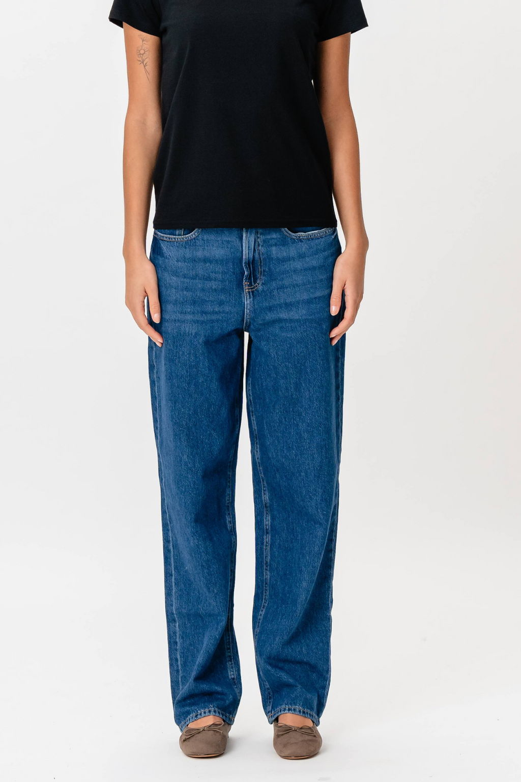 Alkuperäinen esitys löysät farkut - keskikokoinen farkku