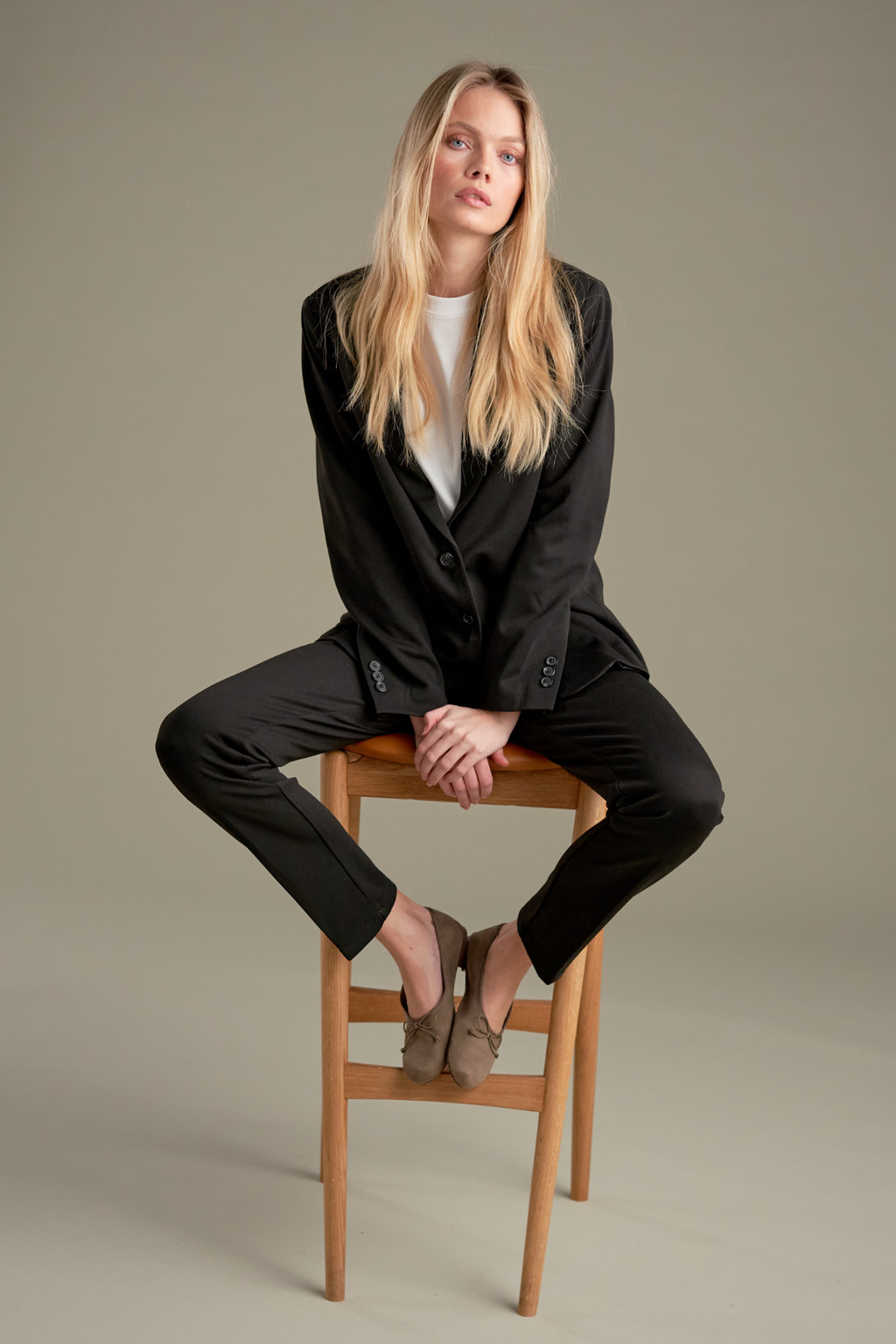 Performance Naisten puku (musta) - Pakettitarjous