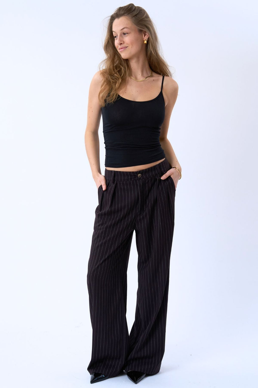 Paloma Pinstripe Pants - Tummanruskea