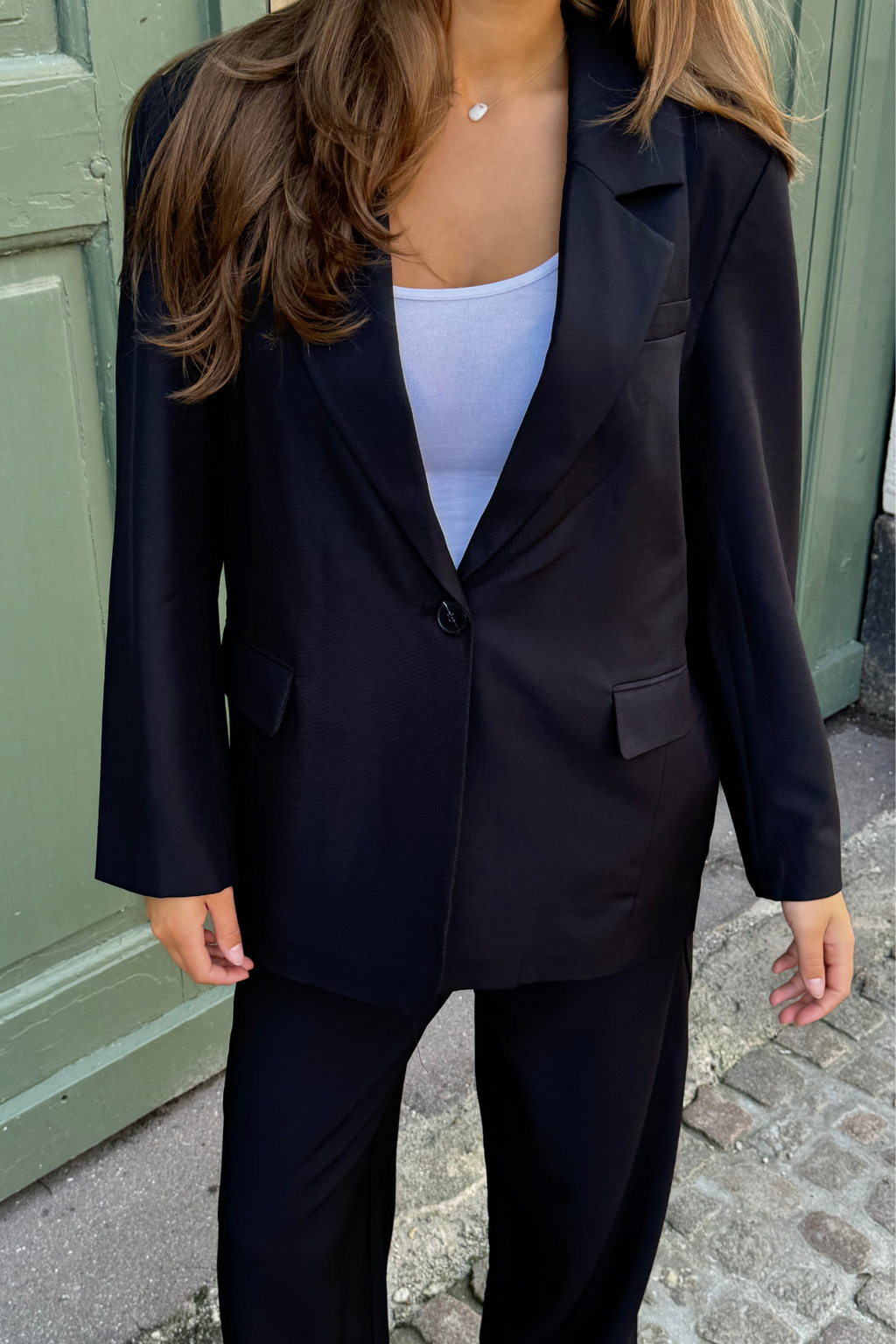 Ylisuuret puku (musta) - pakettikauppa