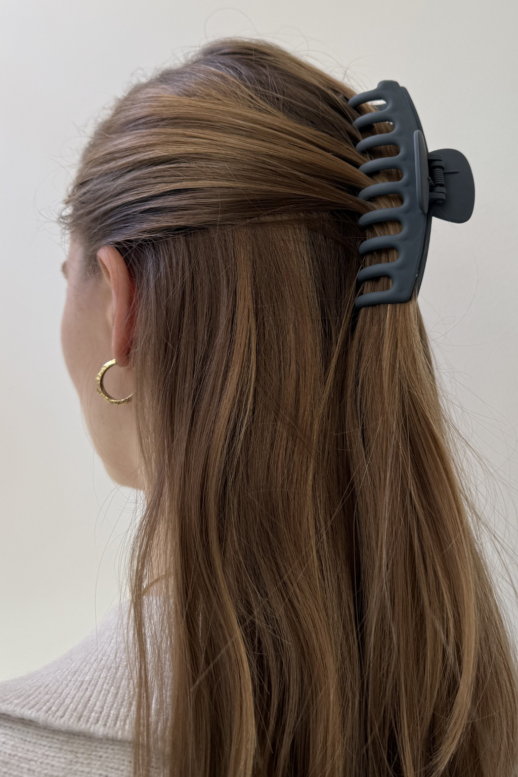 Olivia hiusklipsi - tummanruskea