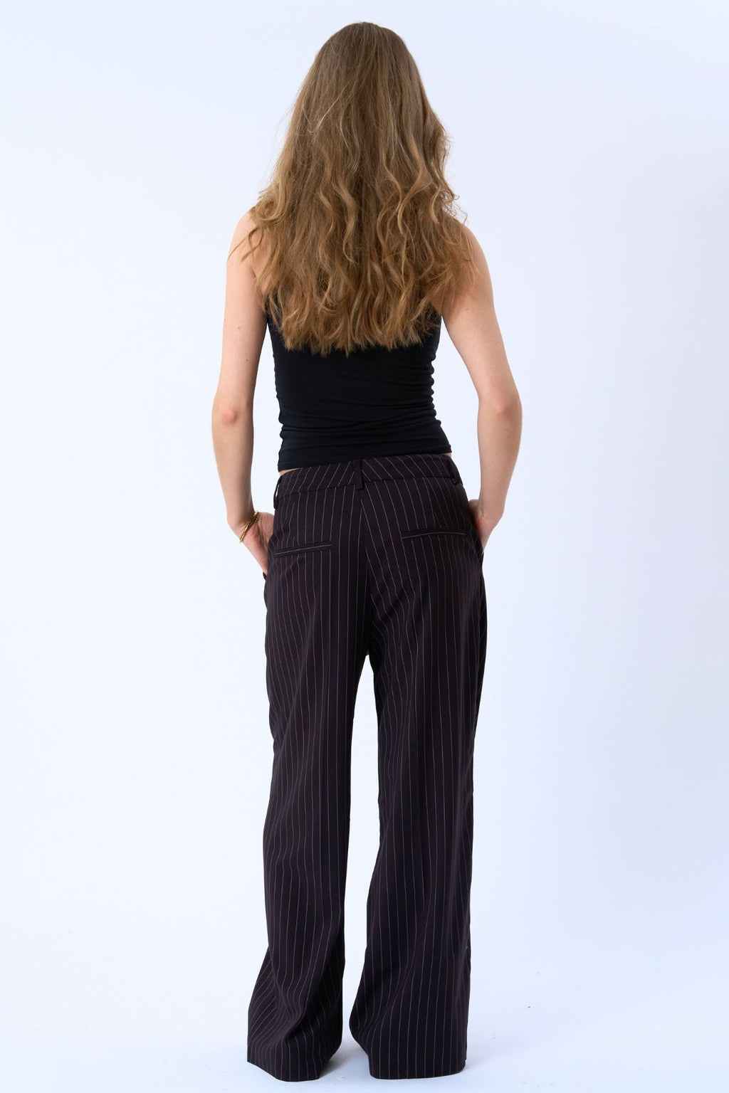 Paloma Pinstripe Pants - Tummanruskea