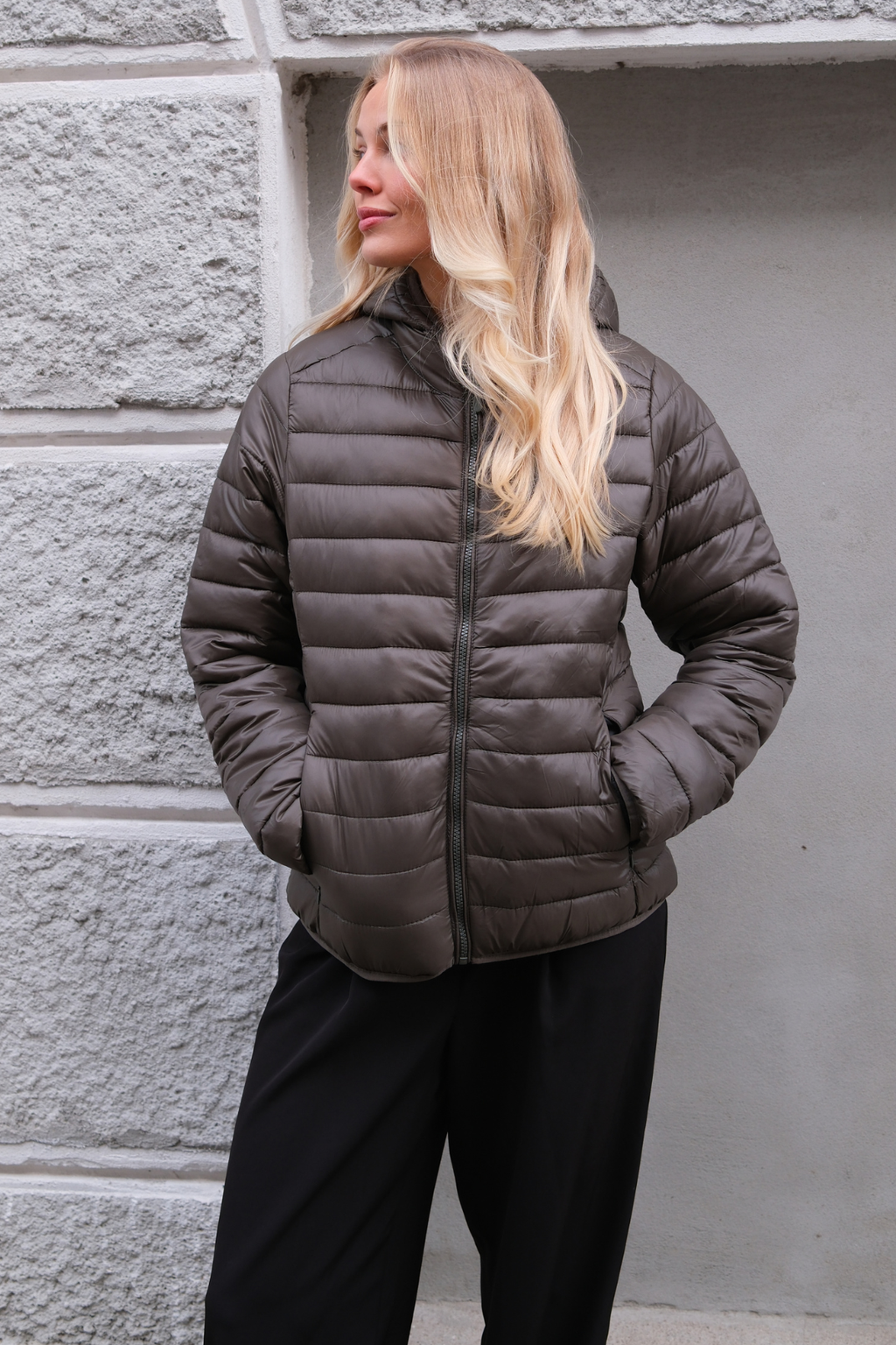 Kevyt puffer -takki - oliivi