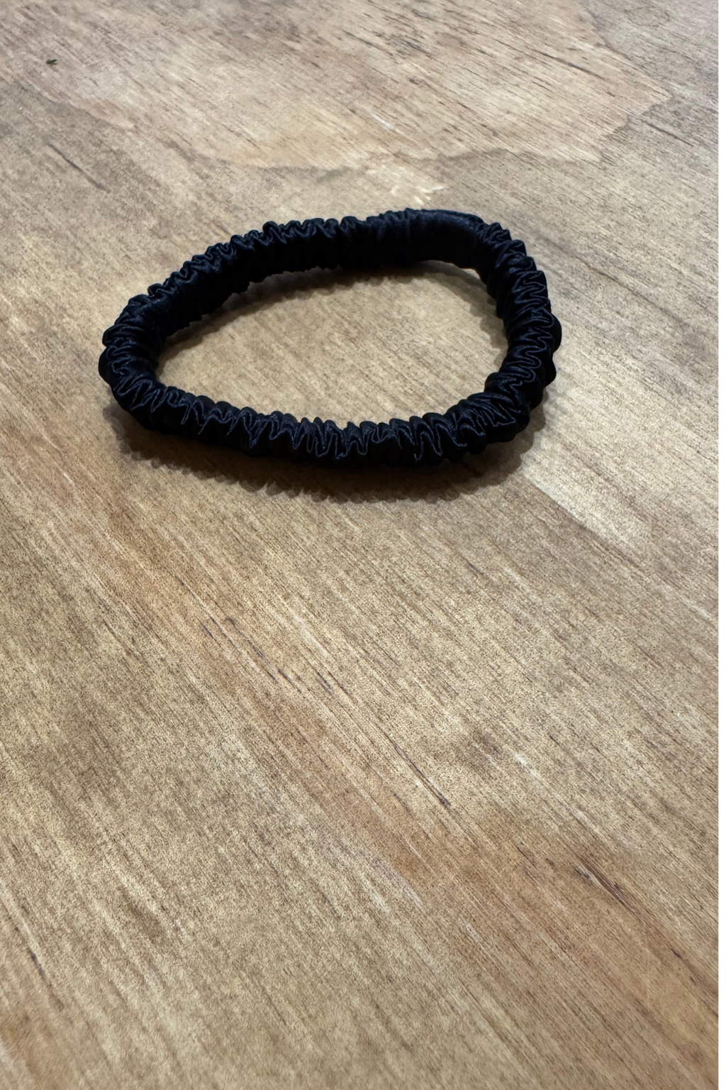 Silkkijousto - musta