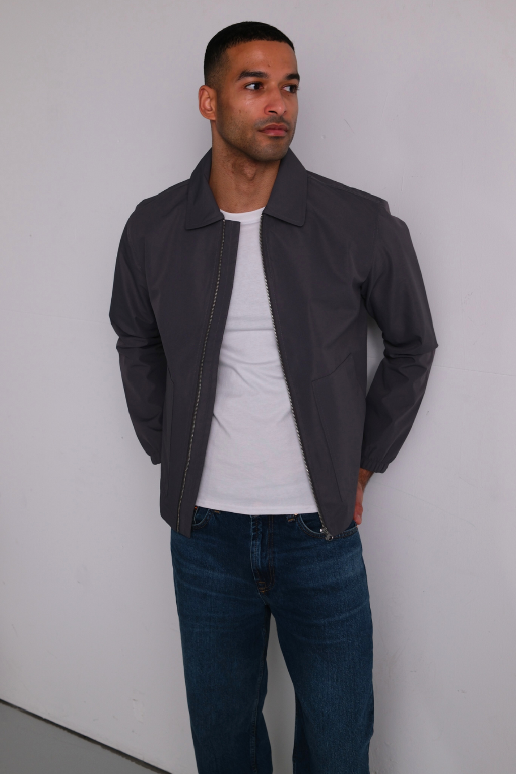 Lyhyt vetoketjutakki - harmaa