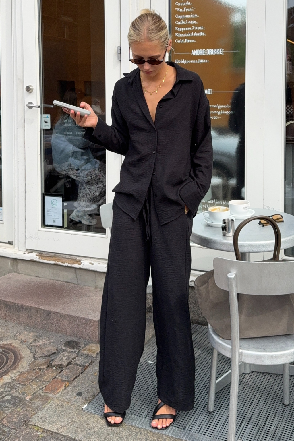 Lilly Pants + Lilly -paita (musta) - pakkauskauppa