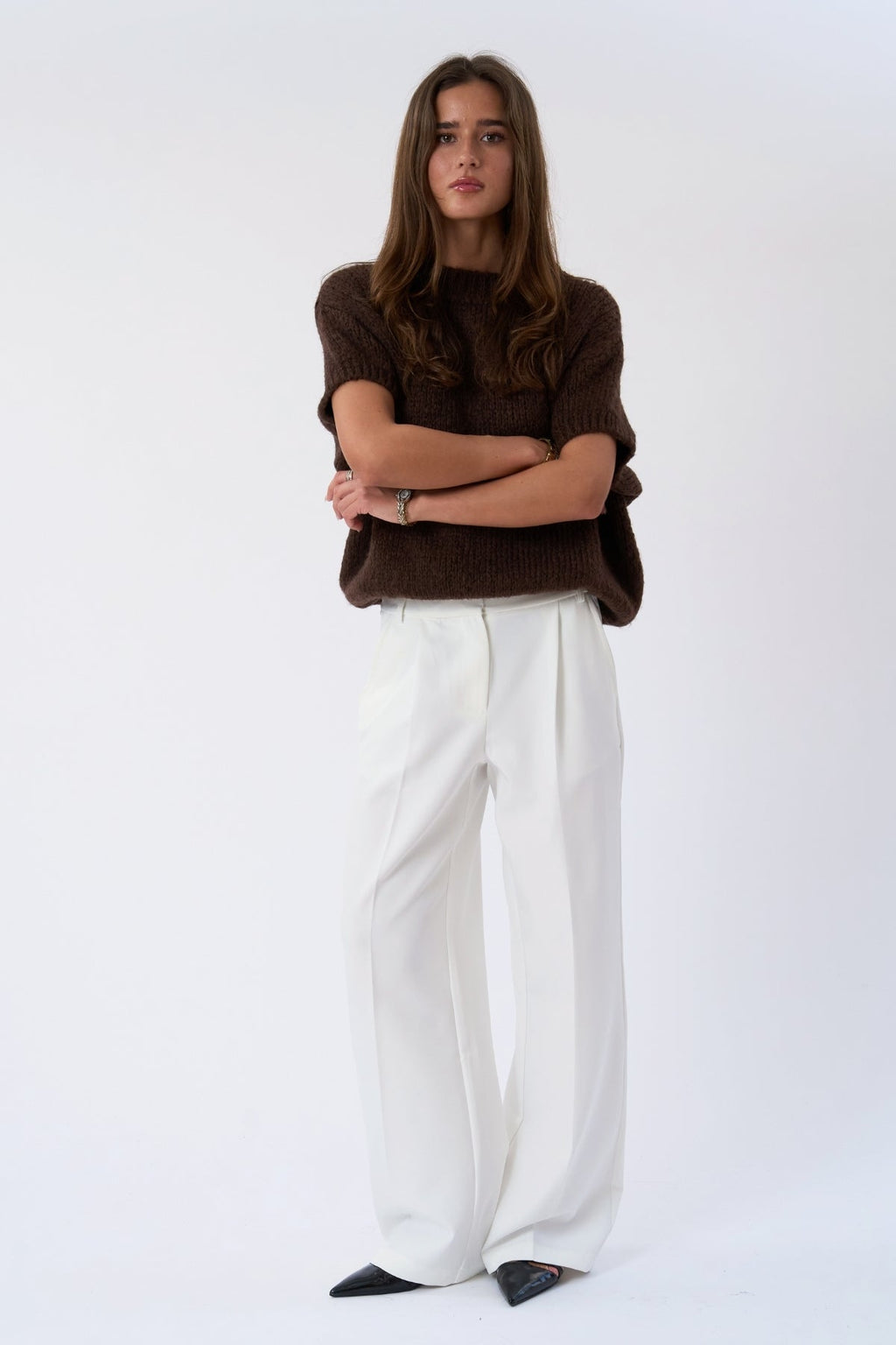 Chloe lyhythihainen neule - suklaa