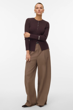 Ukino o -kaula -neulottu neuletakki - suklaan luumu