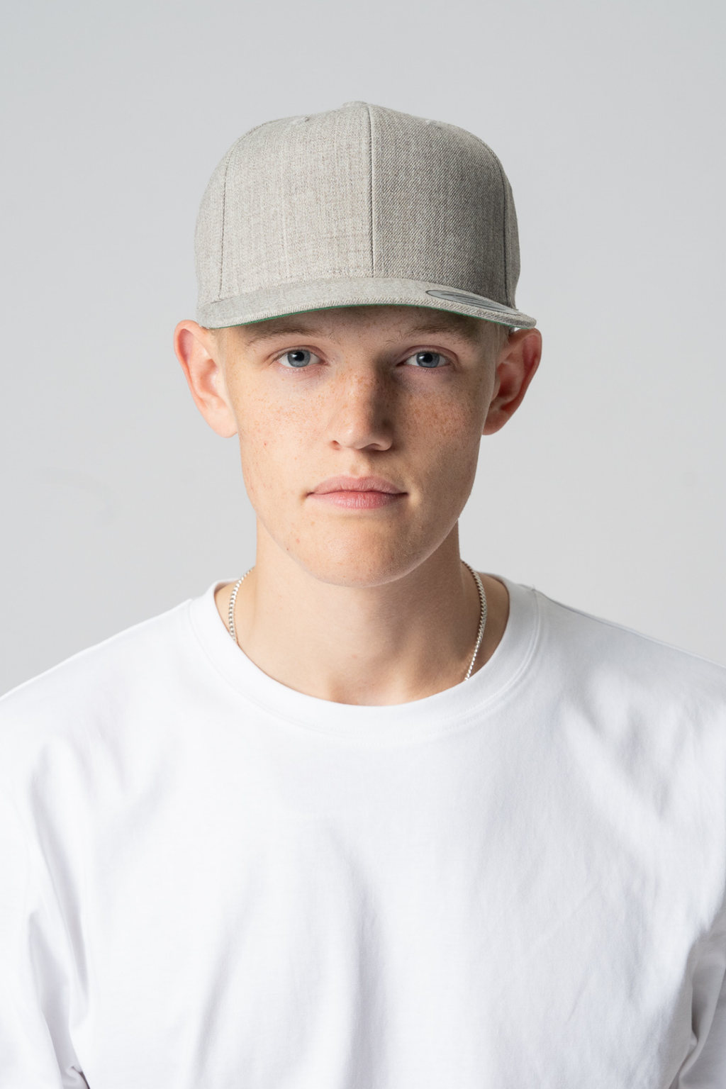 Snapback - vaaleanharmaa