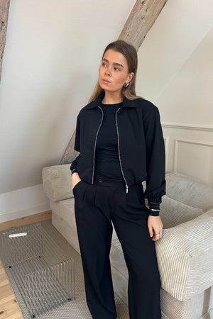 Kylie lyhyt takki - musta