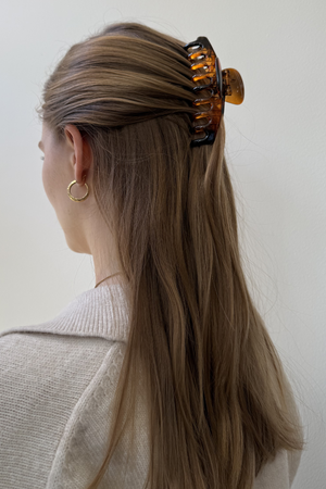 Olivia -hiusleike - ruskea