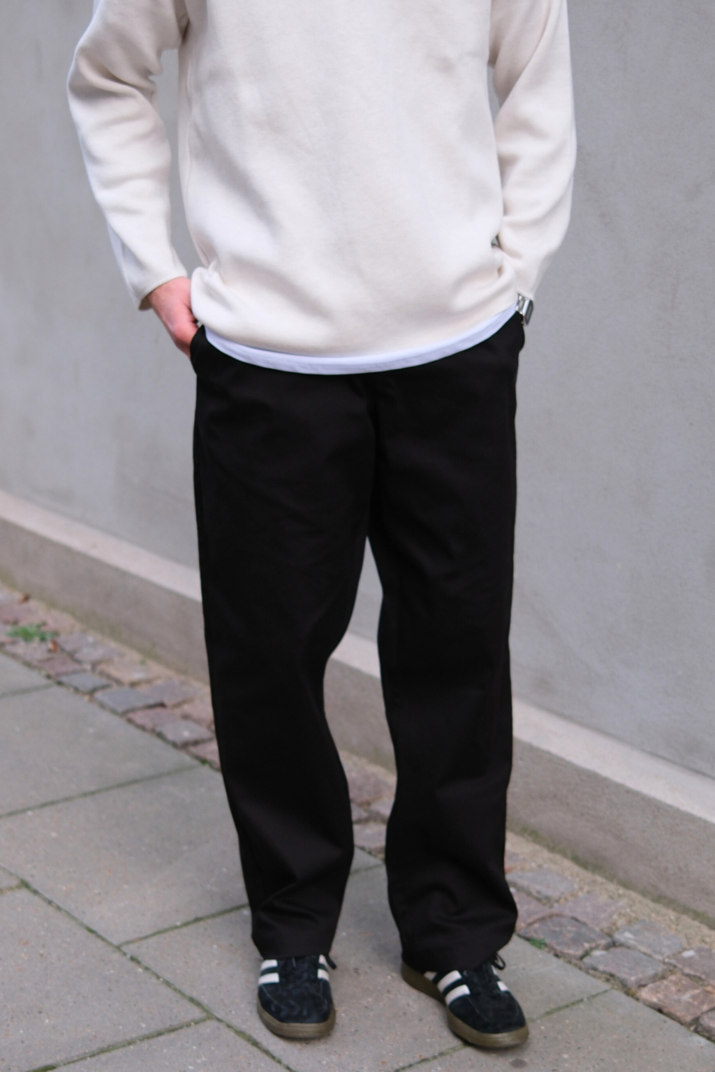 Chino leveä - musta