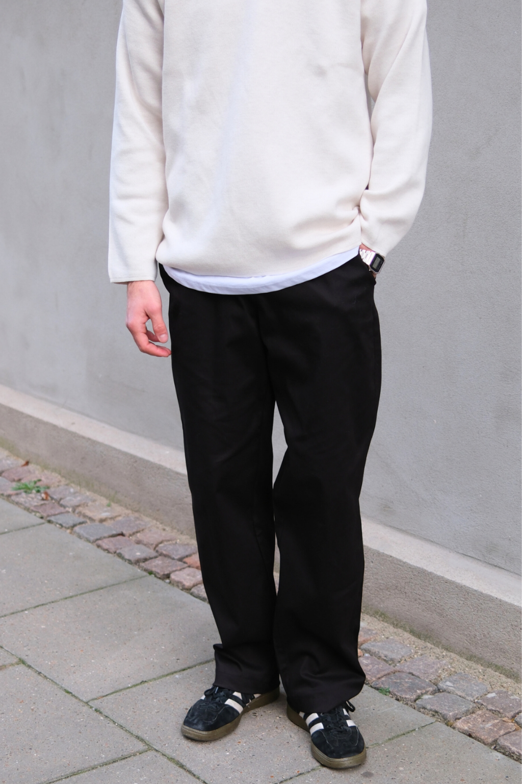 Chino leveä - musta