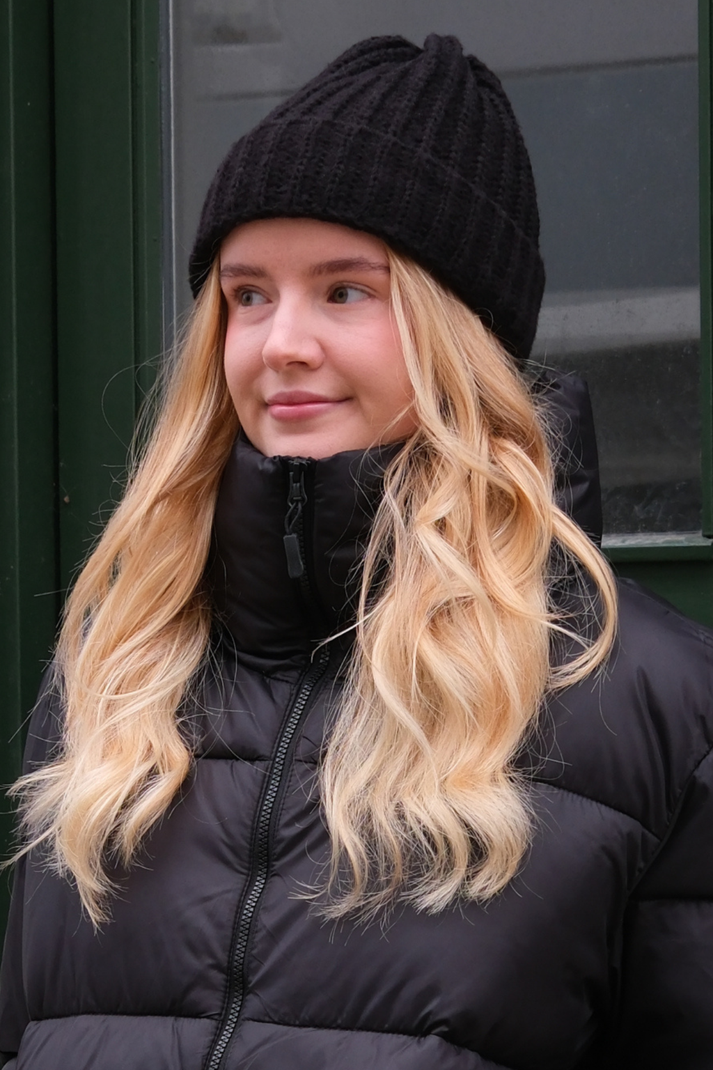 Ribbed Beanie - Musta