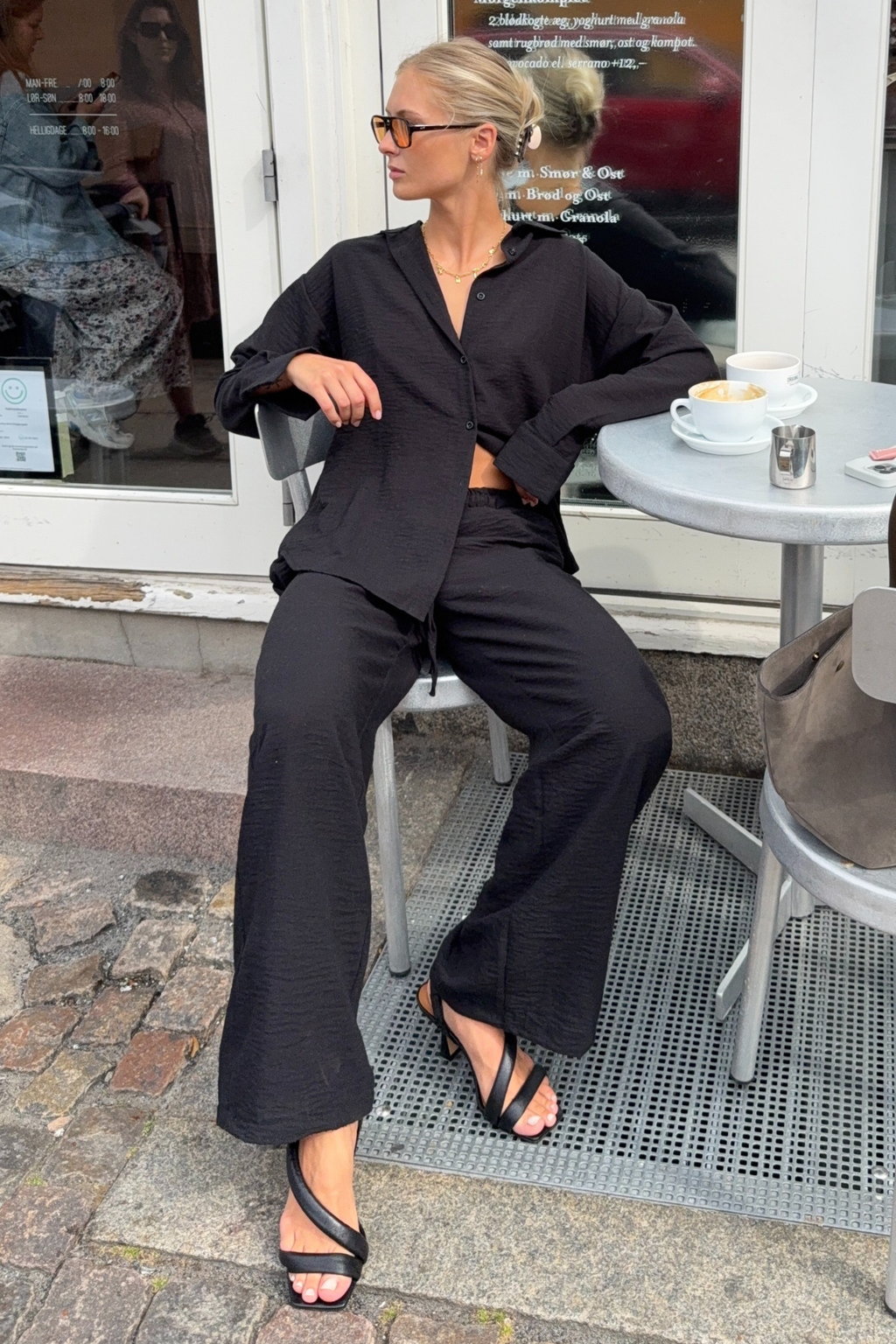 Lilly Pants + Lilly -paita (musta) - pakkauskauppa