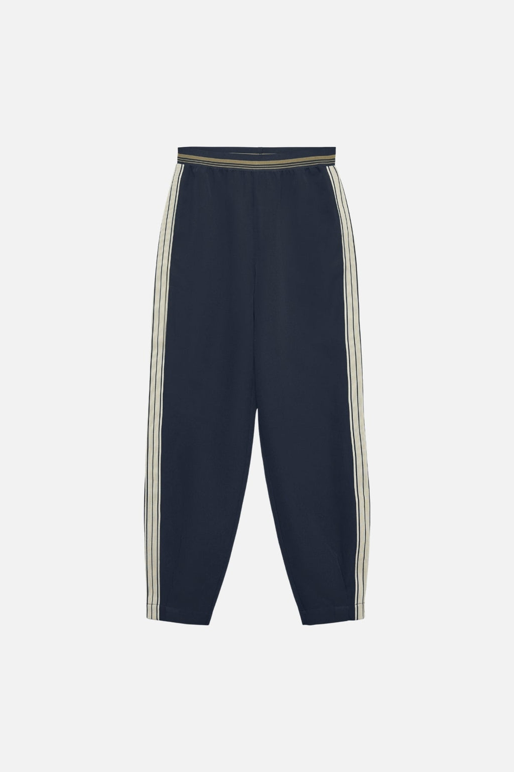 Somya Pant - laivaston bleiseri