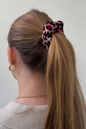 Leopard Scrunchie - vaaleanpunainen