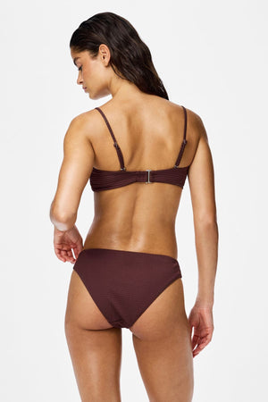 Kaya Seersucker Bikini Brief - syvä mahonki