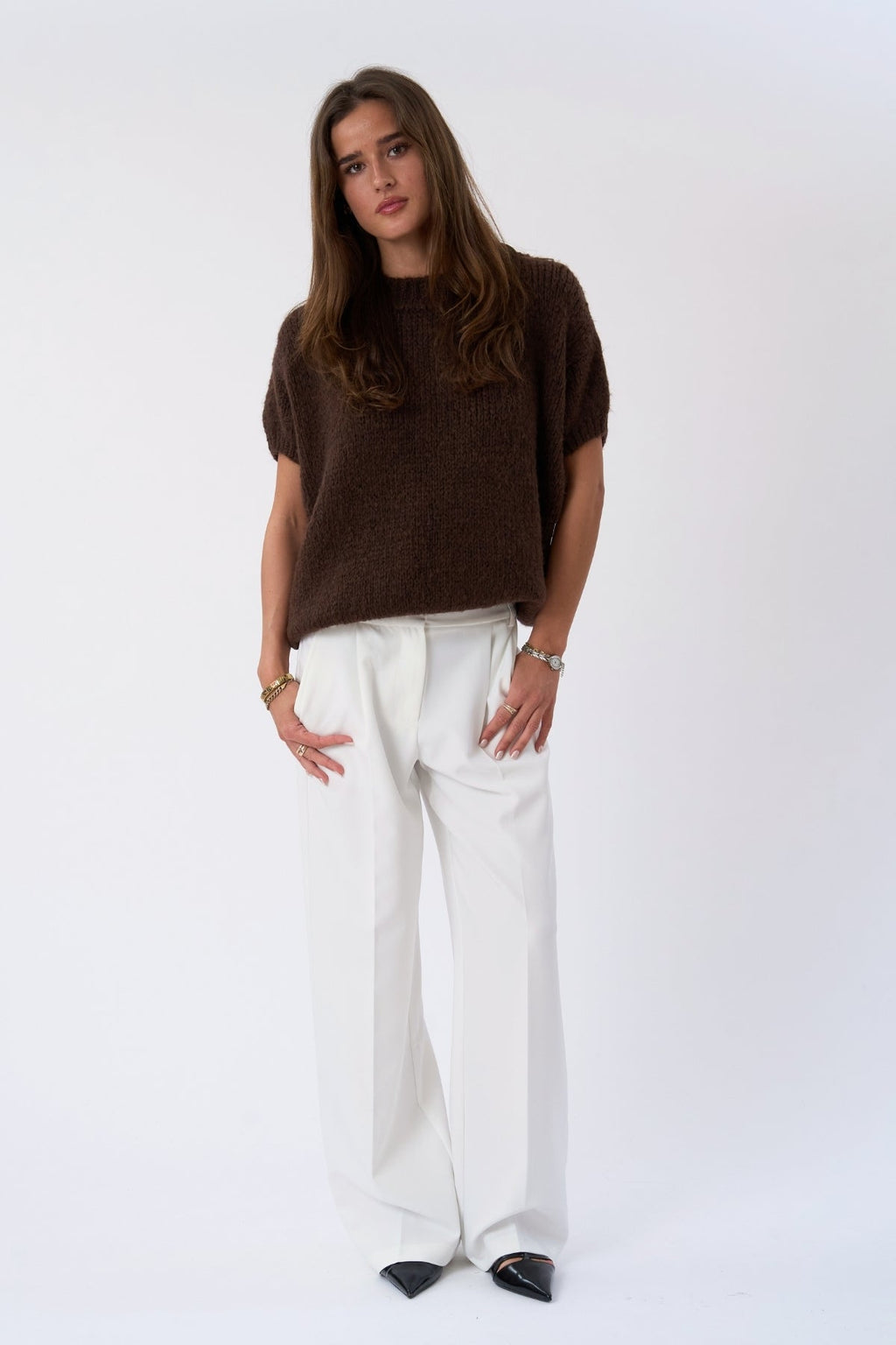 Chloe lyhythihainen neule - suklaa