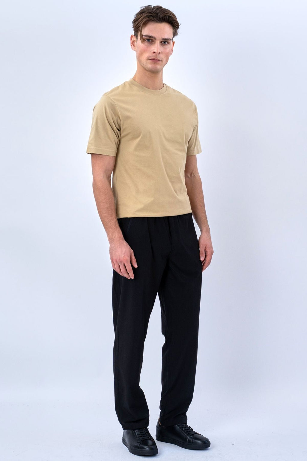 Seurata Pants - Musta